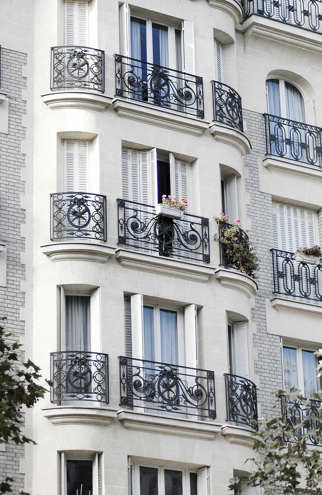 魅力1：歴史に裏付けられた、普遍的で色褪せないデザイン性